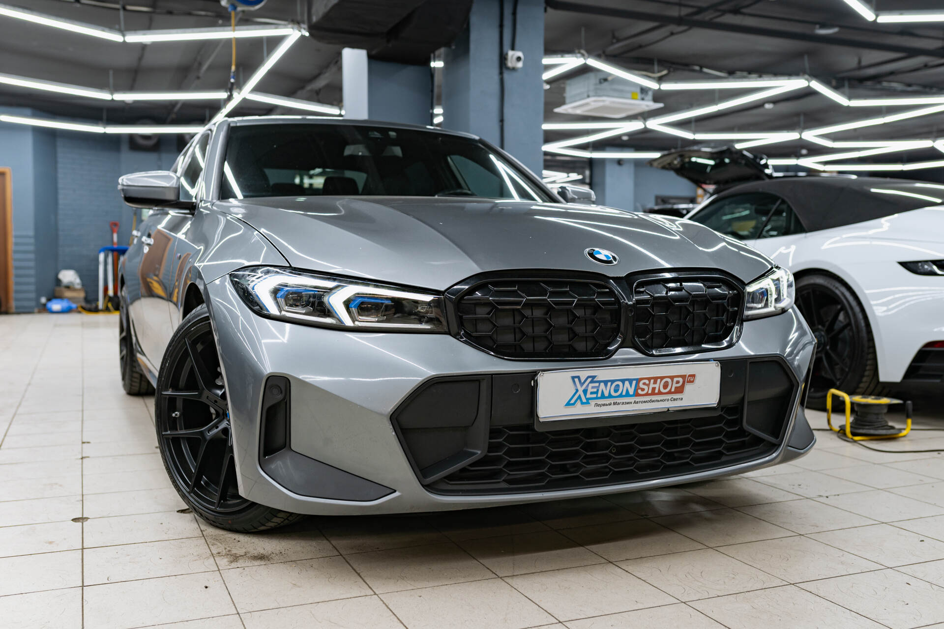 Замена стекла правой фары BMW G30 (2022)