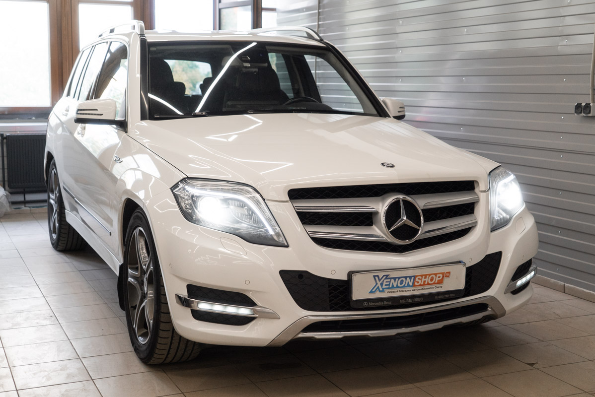 Замена ксеноновых ламп в фарах Mercedes-Benz GLK 220d (2015)