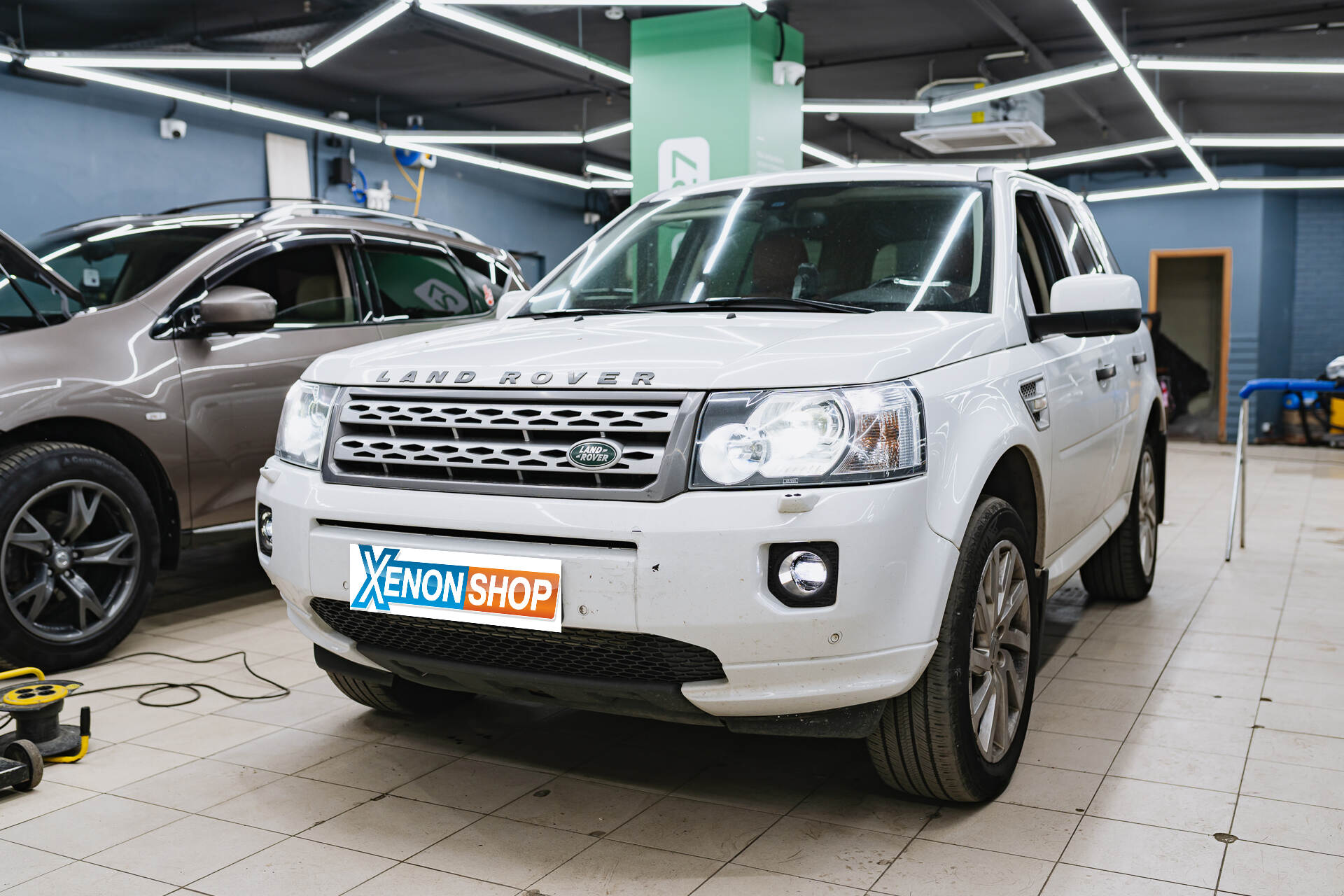 Замена заводских линз Land Rover Freelander II (2012) на LED-модули