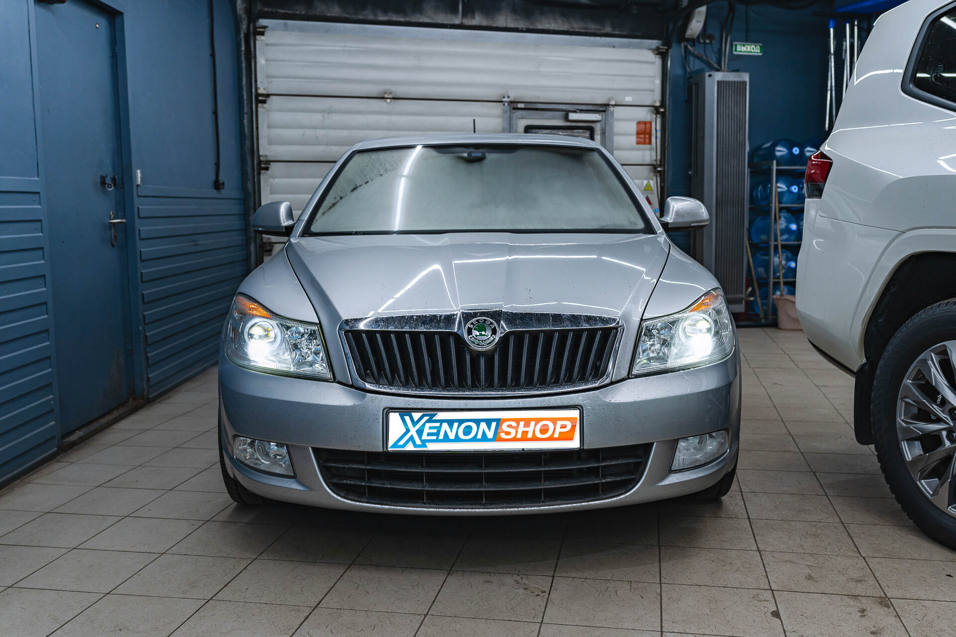 Замена штатных линз в фарах Skoda Octavia A5 (2010)