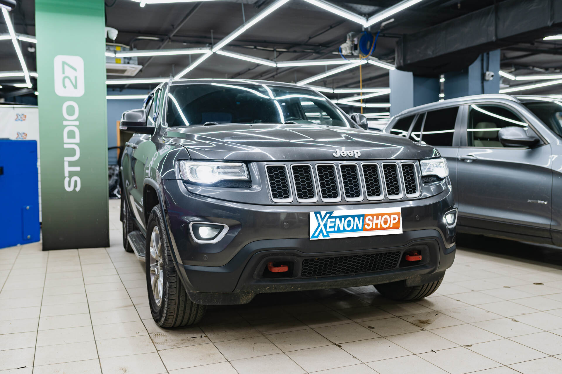 Замена штатных линз Jeep Grand Cherokee (2011) на LED-модули