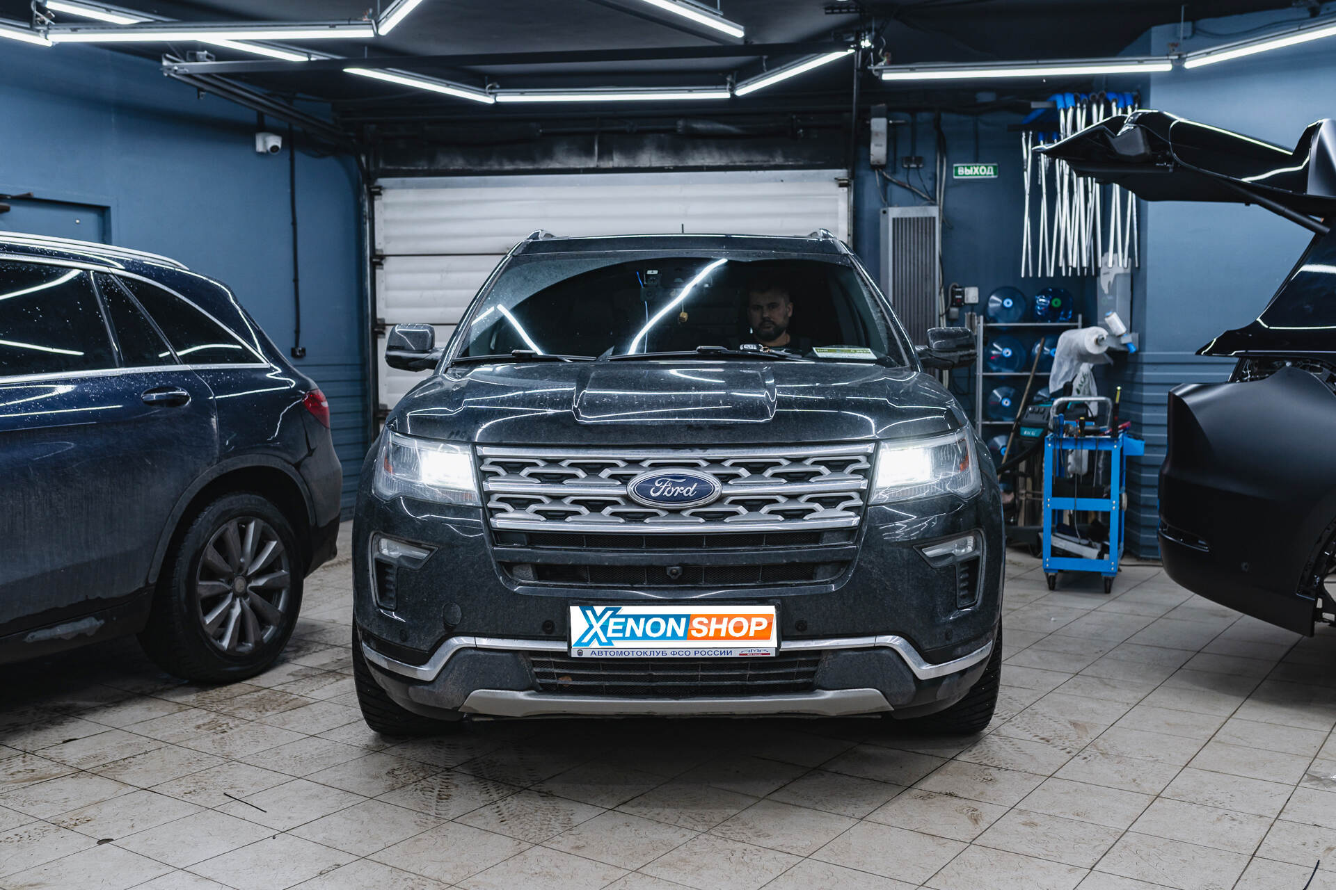Установка LED-ламп в ближний свет Ford Explorer V