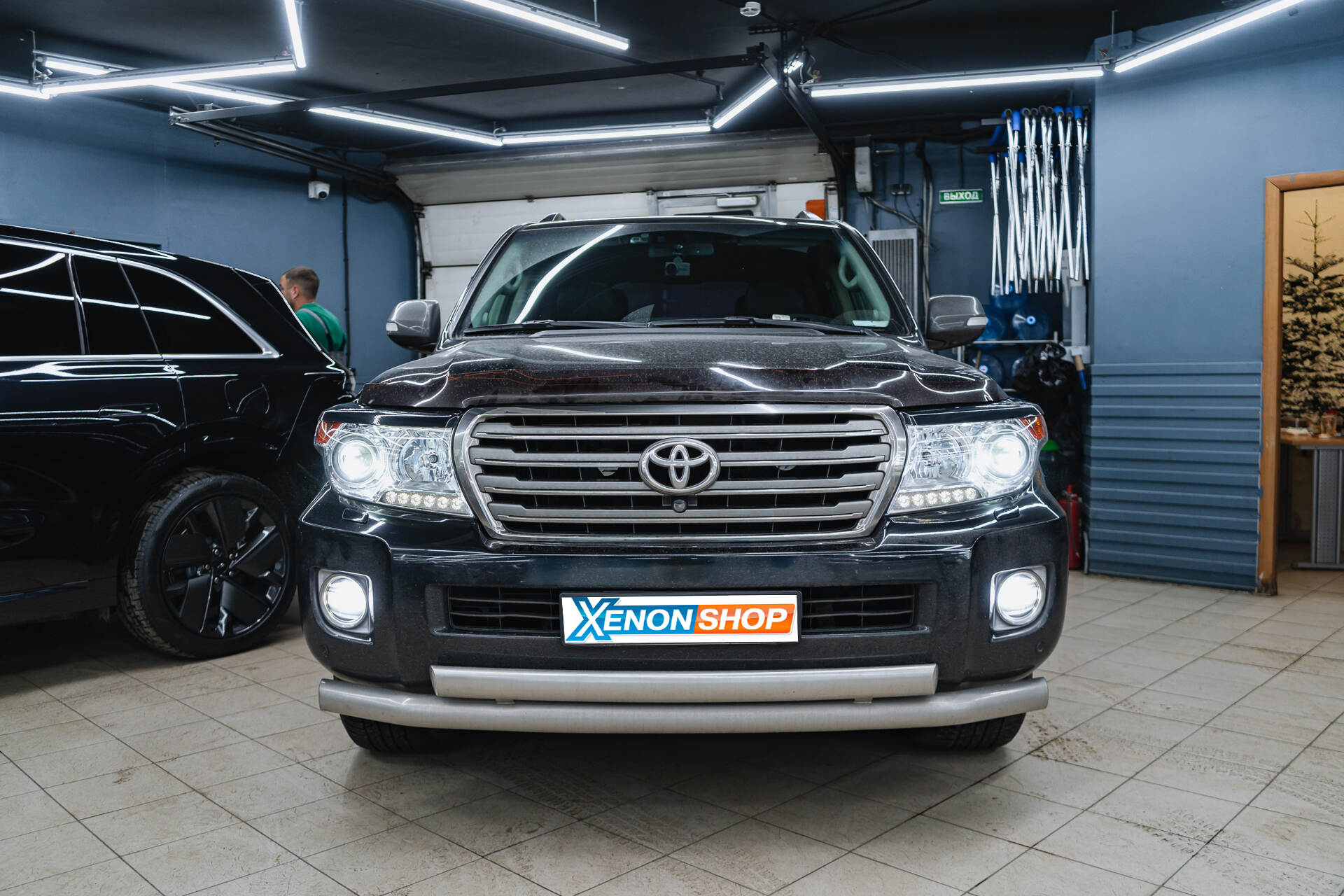 Замена штатных линз Toyota Land Cruiser 200 на LED-модули Vision