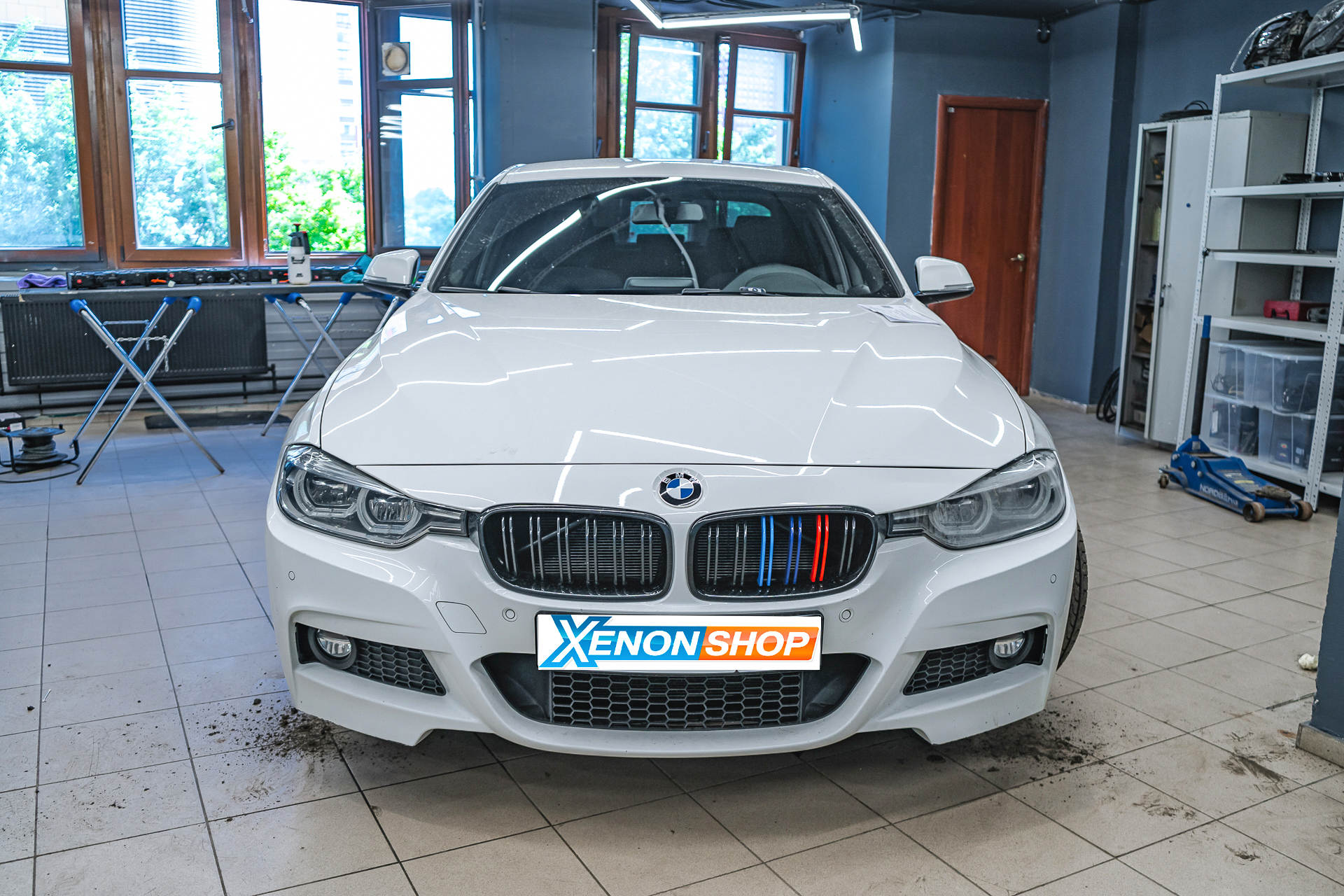 Замена стёкол фар BMW F30 (2015)