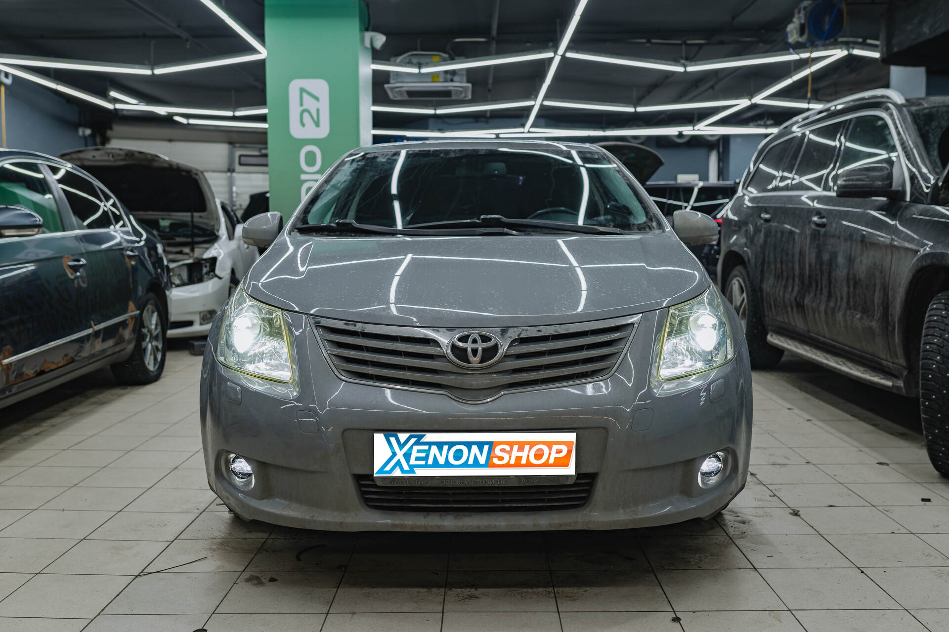 Замена линз в фарах Toyota Avensis на LED-модули Vision