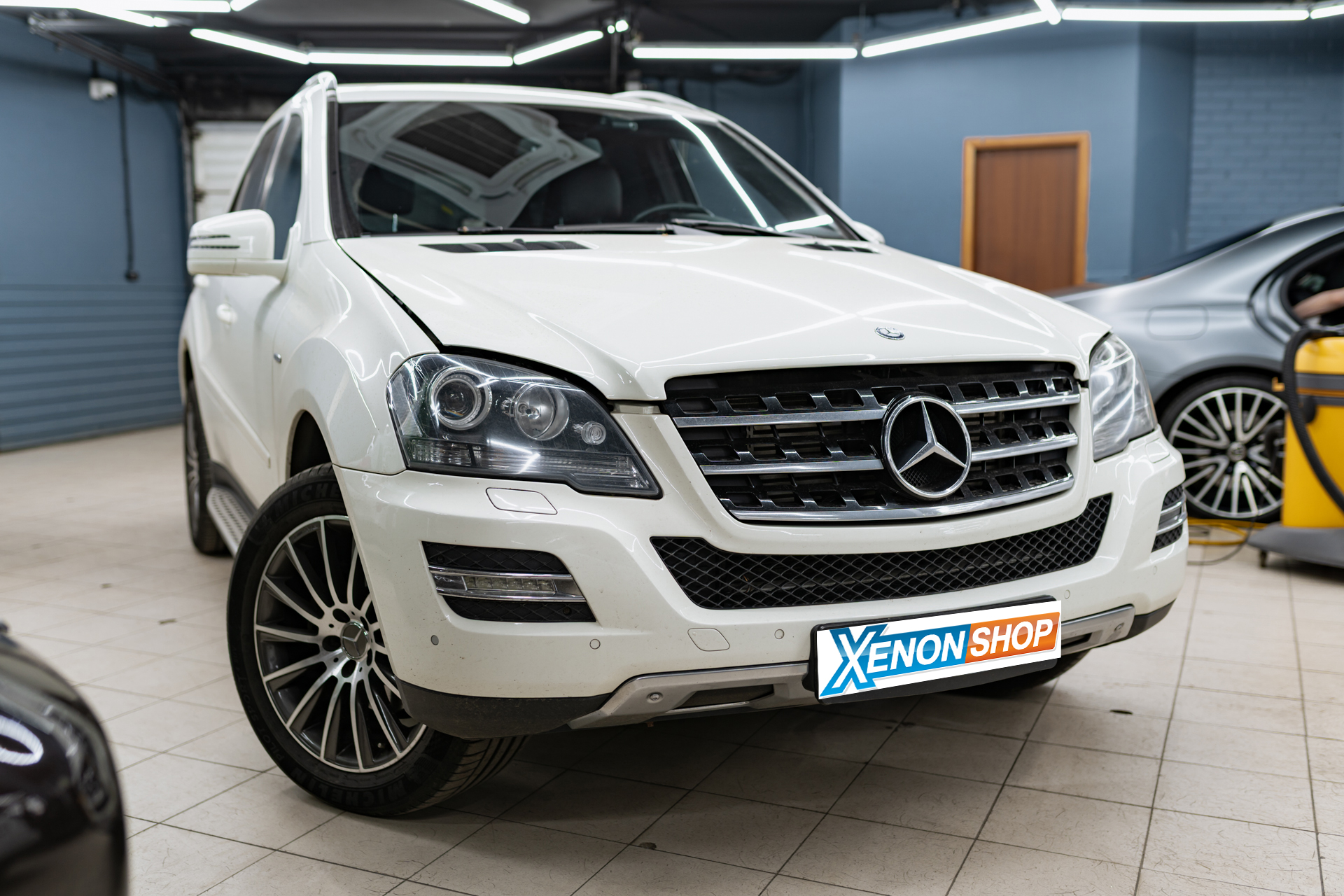 Замена сигнала Mercedes ML164 (2011)