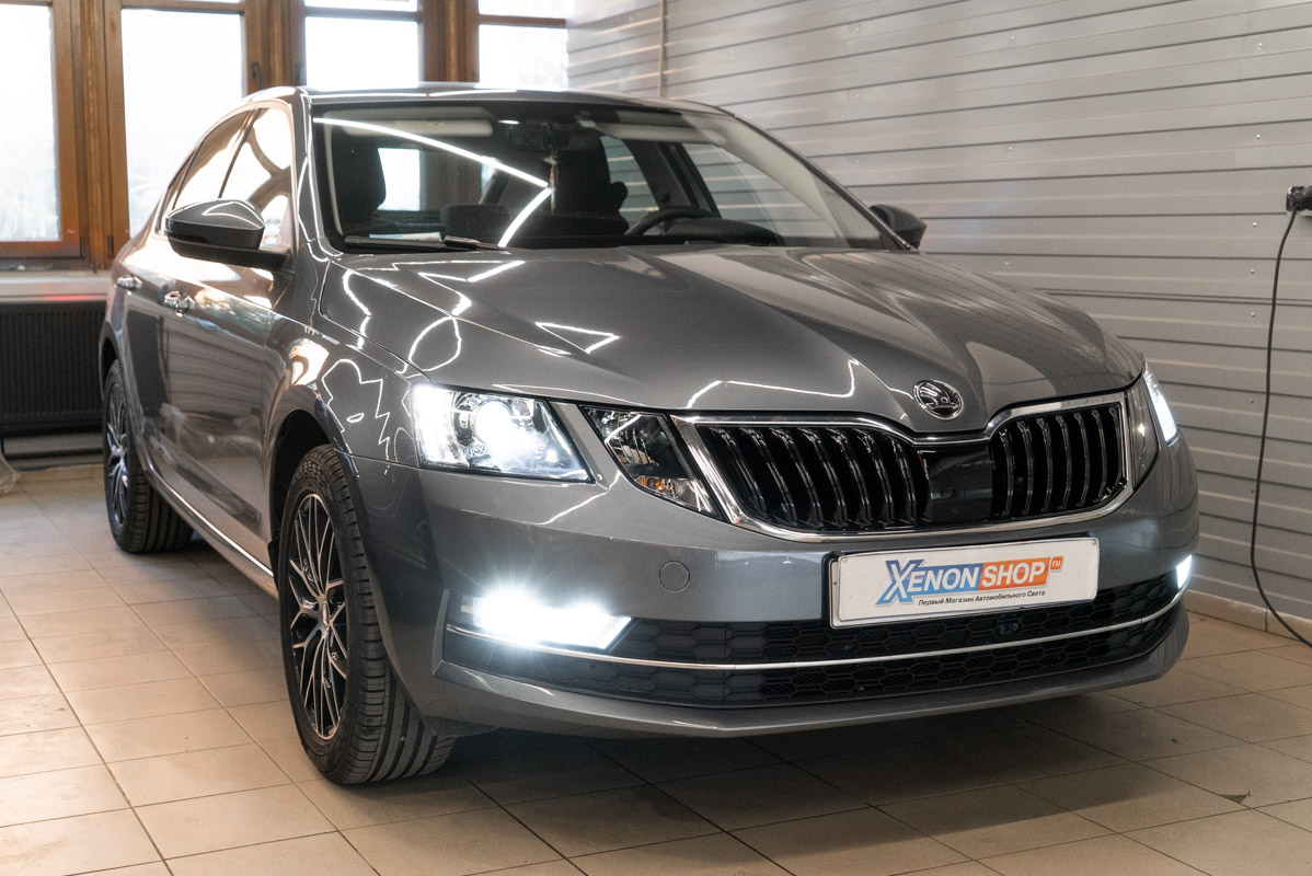 Установка светодиодных линз в фары Skoda Octavia А7 (2018)