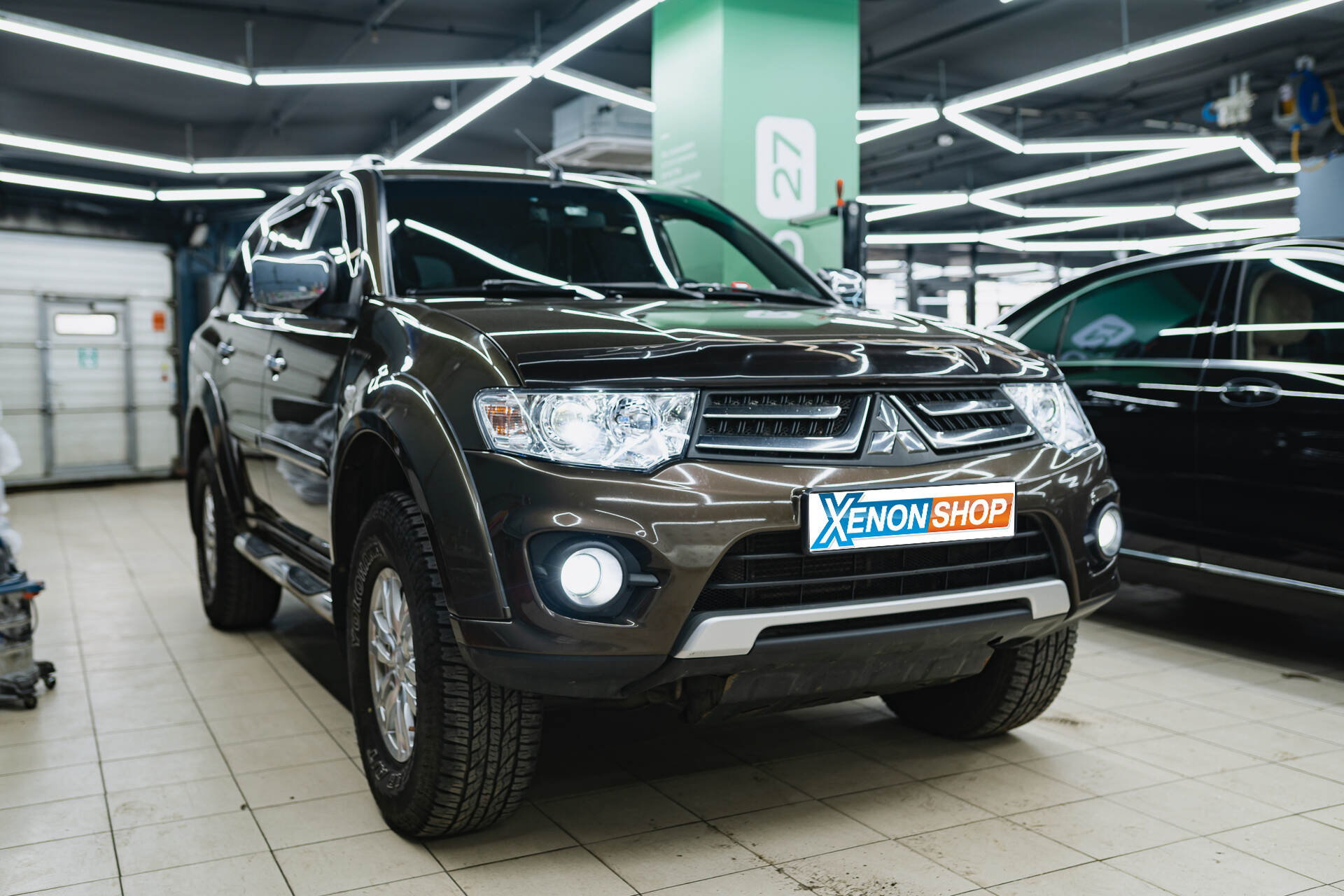 Замена линз и стекол фар Mitsubishi Pajero Sport (2013)