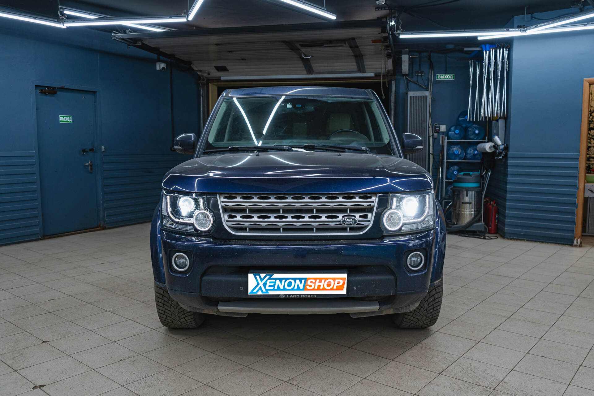Замена линз в фарах Land Rover Discovery 4 на LED-модули
