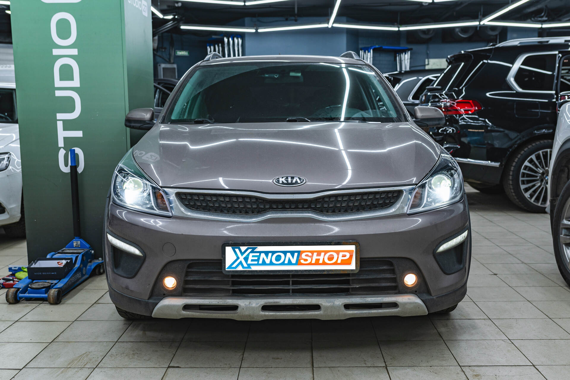 Установка светодиодных линз в фары KIA Rio (2018)