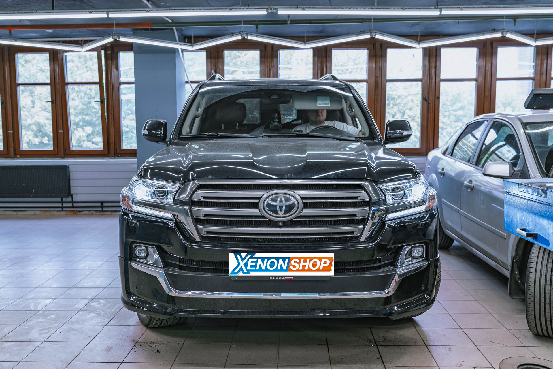 Замена линз Toyota Land Cruiser 200 на LED-модули
