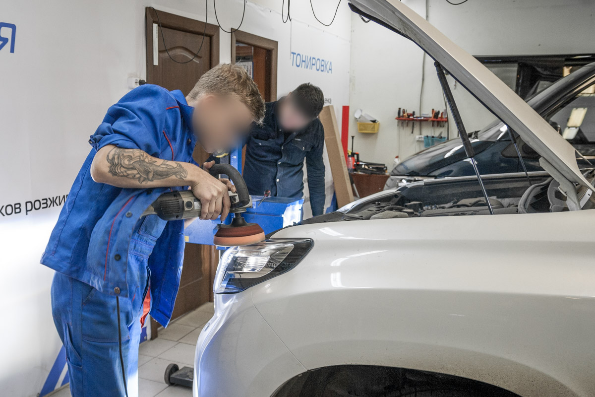 Авто после установки фар, а также их полировка и регулировка света.