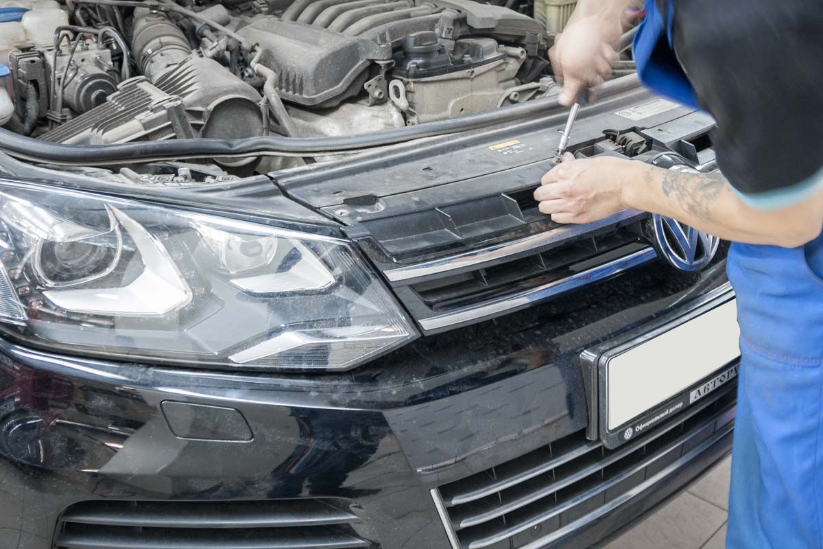 Как снять фару touareg