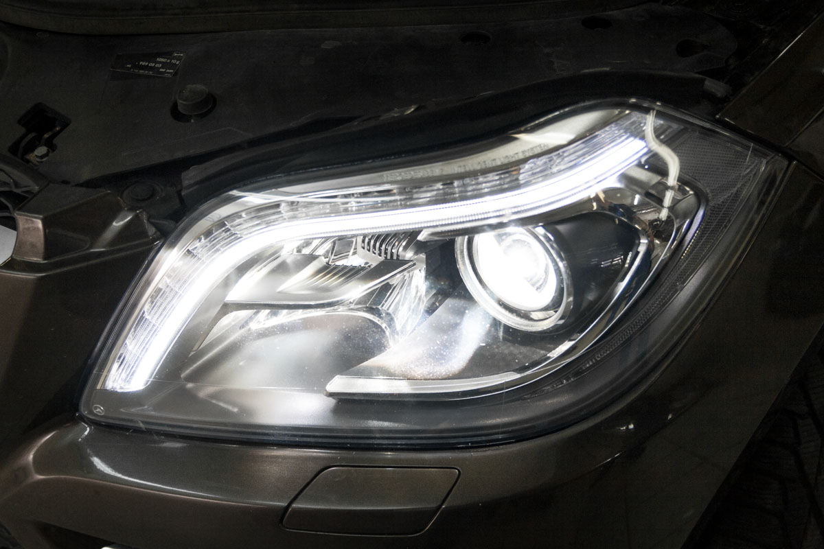 фары со светотеневой границей. противотуманные фары светодиодные 24в. Hyundai solaris 2011 штатные линзы.