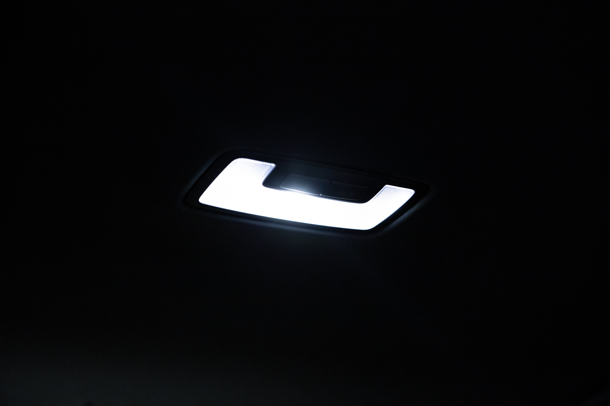 Свет салонных ламп после установки в них LED.