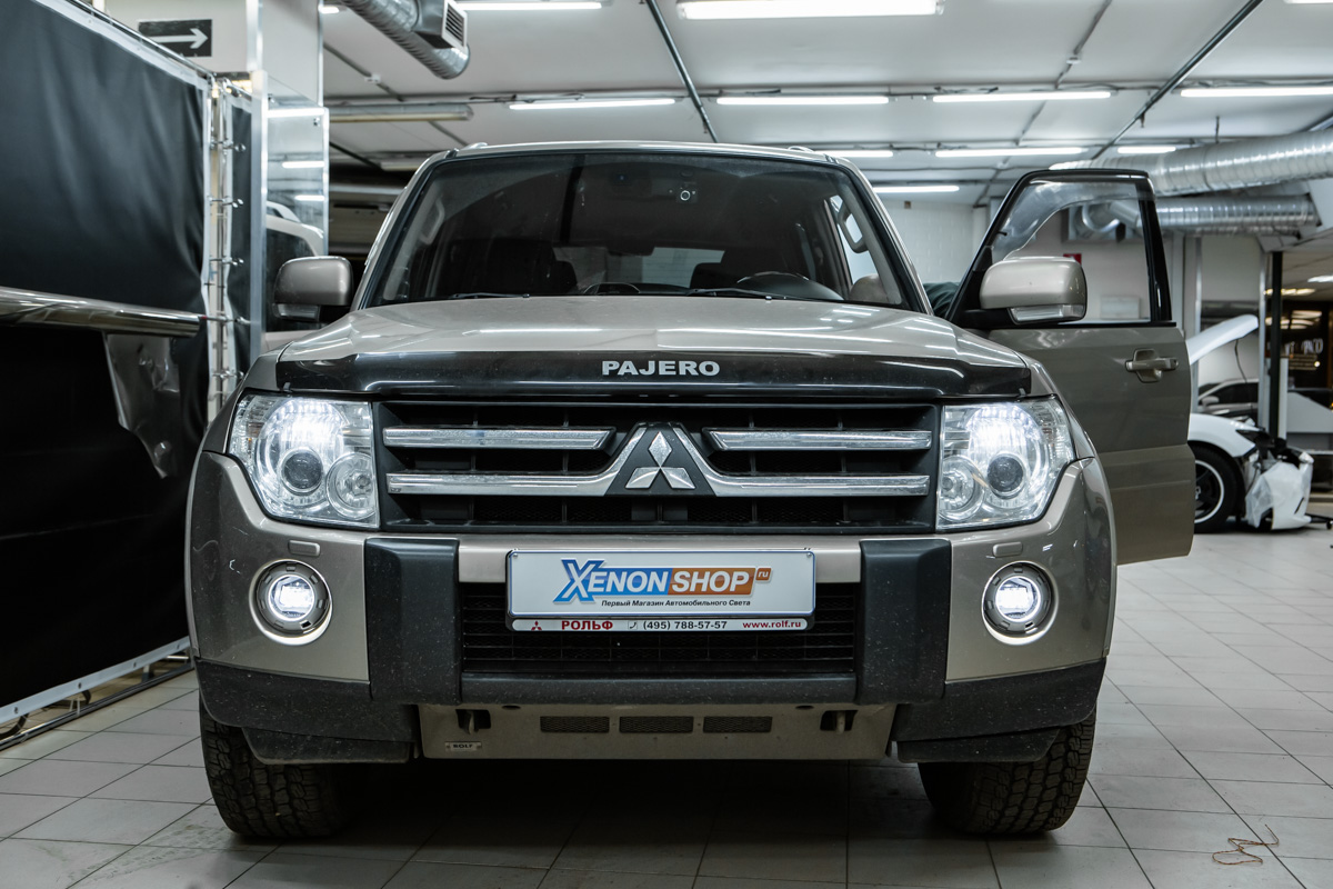 Светодиодные pajero. Светодиодные фары на Митсубиси Паджеро 4. ПТФ Паджеро 4 светодиодные. Митсубиси Паджеро 4 ПТФ. ПТФ Pajero 4.