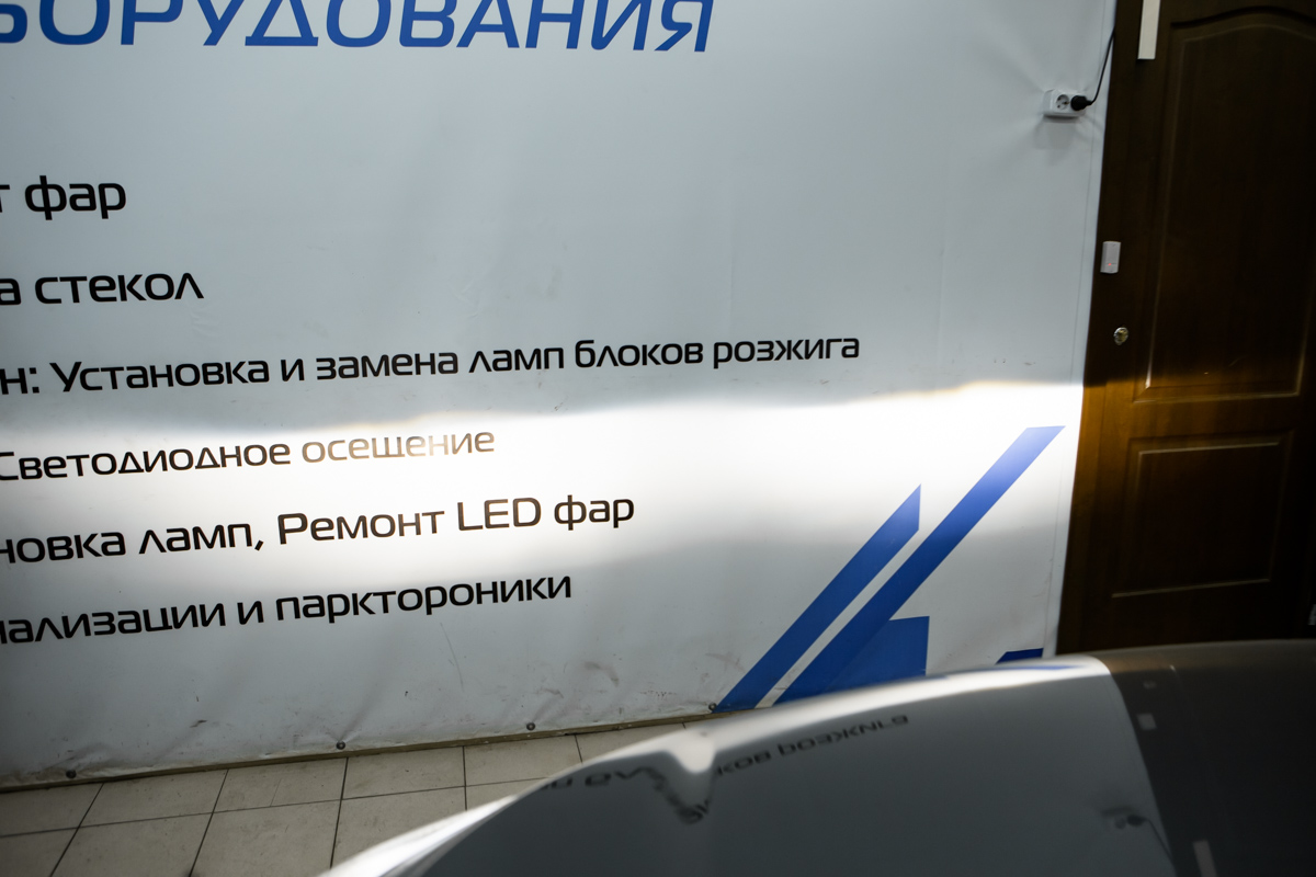 Итоговая светотеневая граница, свет фар и вид авто после работы.