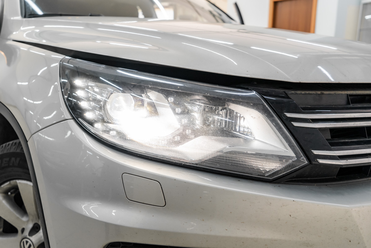 Лампа ксенона тигуан. Туманки Тигуан 2 рест. Китайская фара VW Tiguan лампочка. Замена ксенон на тигуане.