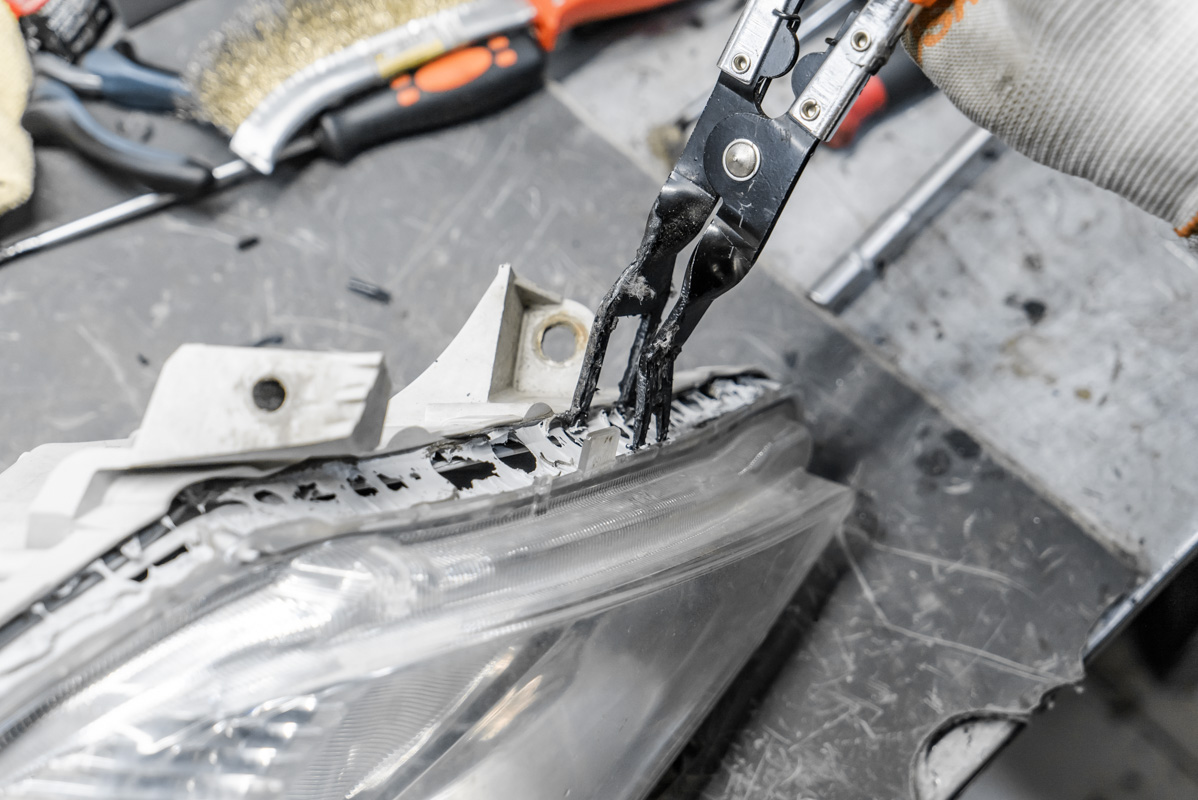 Как поменять стекло на фаре тойота - 83 фото