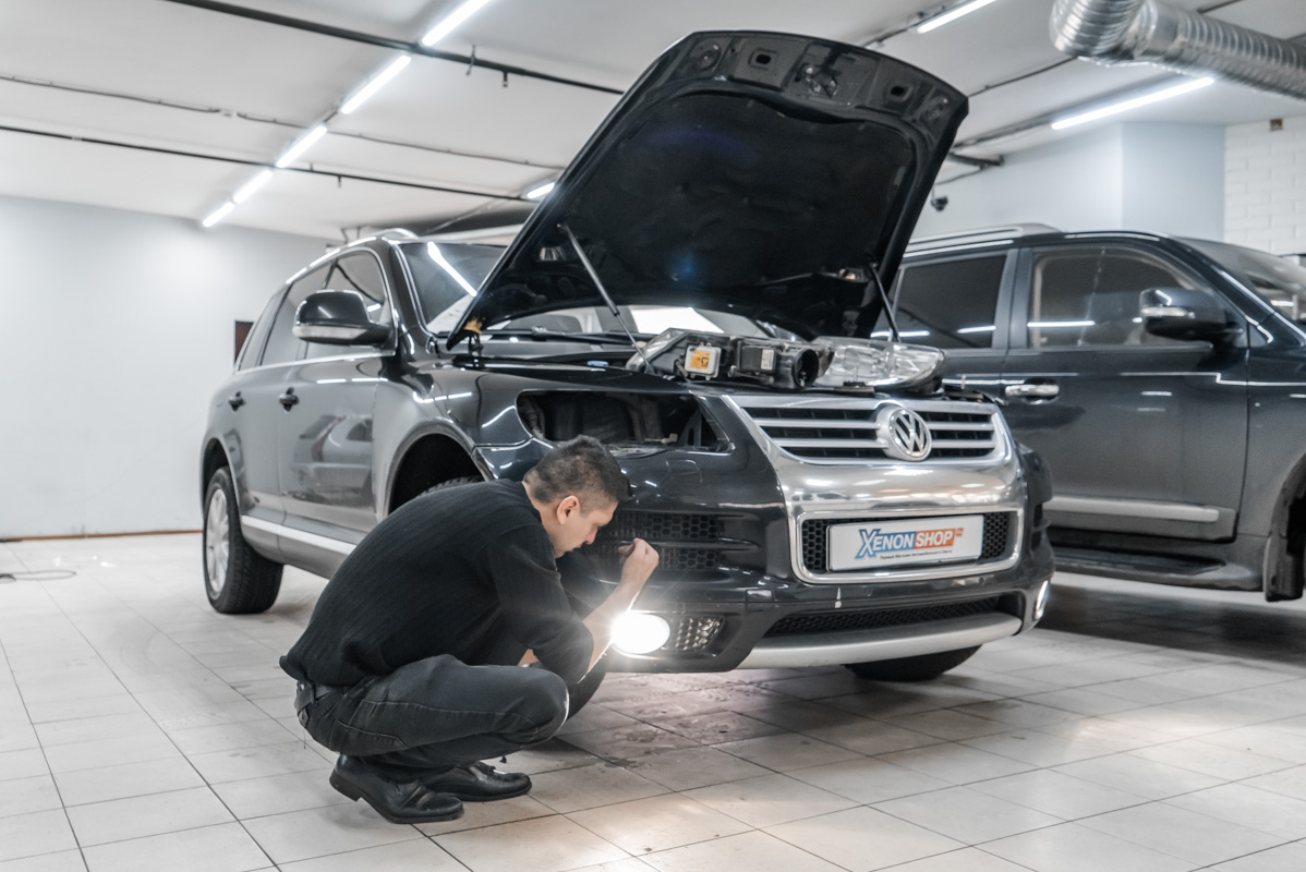 Замена автоламп в фарах Фольксваген Туарег (Volkswagen Touareg) - Установка Ксен