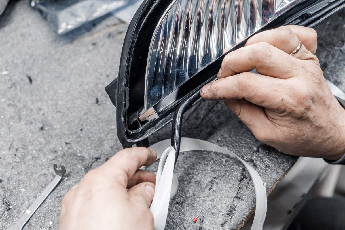 дхо в поворотник камри 40. герметизация фар. склейка фары. на что вклеить стекло фары. герметизируем фару.