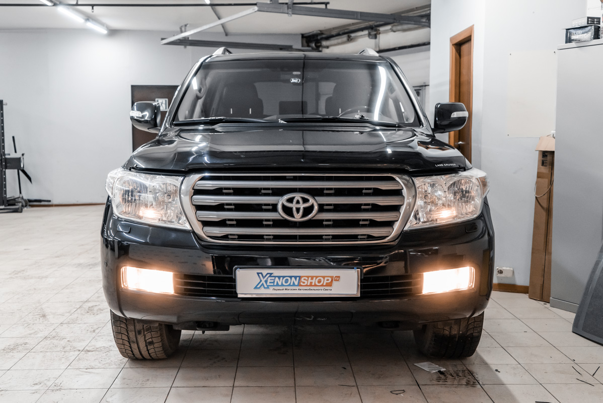 Светодиодная лампа птф ленд крузер 200. Какие лампы ленд крузер 200. Land cruiser 200. Toyota land cruiser 200 ночью. Лампы в туманках ленд крузер 200.