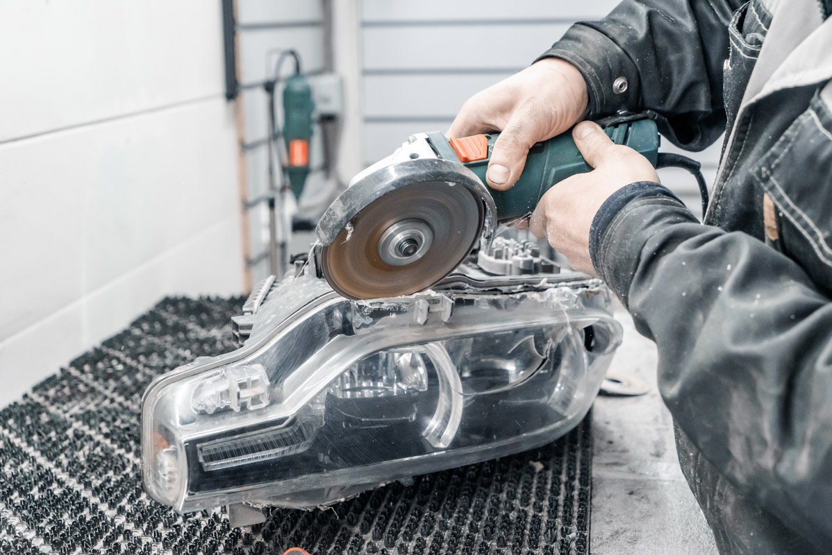 замена стекла фары бмв