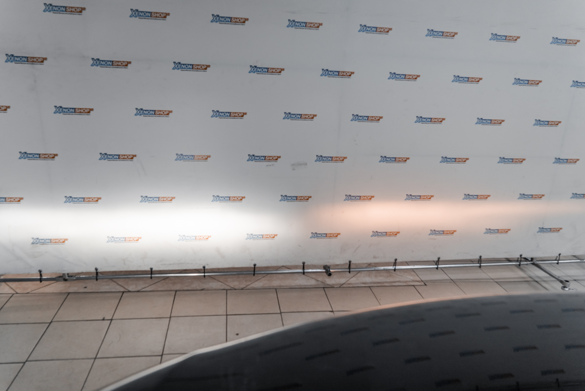 Новая светодиодная лампа, а также сравниваем свет LED и штатного галогена.