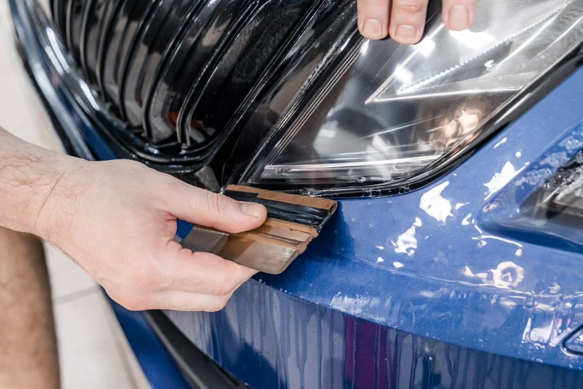 полиуретановая пленка для авто. как бронировать фары пленкой. бронировка фар octavia 2017.