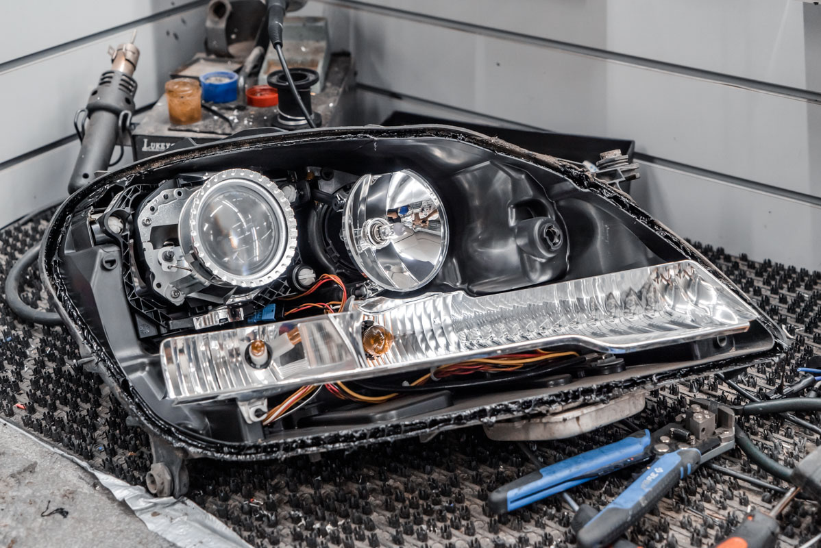 Как заменить лампочки под зеркалами ml350 w164