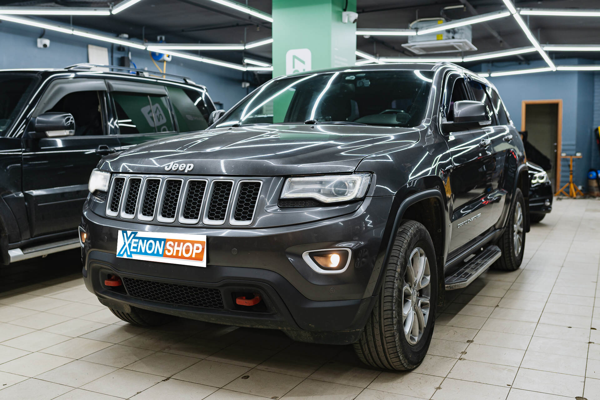 Исходный свет фар и вид автомобиля в момент обращения.